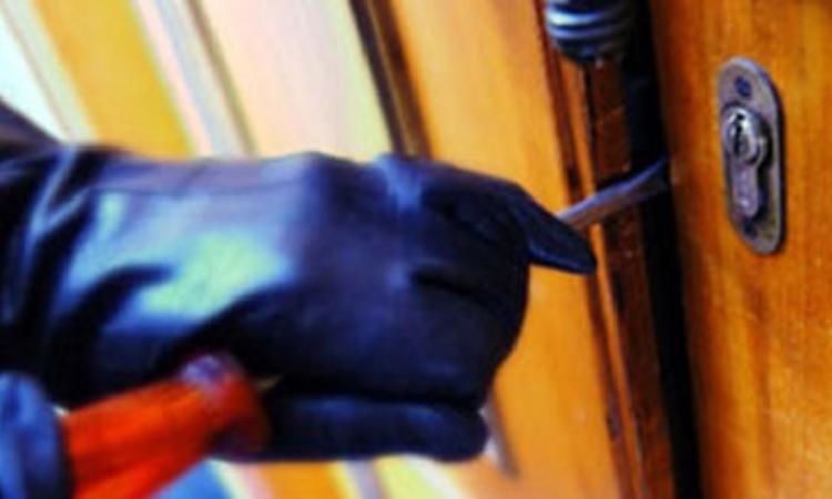 Tolentino, tentano furto in una casa inagibile: sorpresi e denunciati