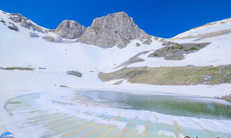 Si scioglie la neve: il Lago nei Sibillini si è riformato FOTO Si scioglie la neve: il Lago nei Sibillini si è riformato FOTO