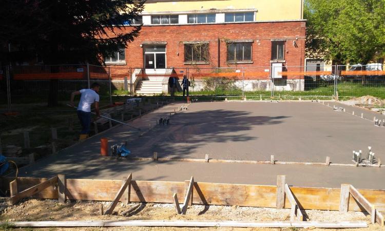 Terremoto: avanti i lavori per il laboratorio emergenziale per macchine utensili I.T.T.S. "Divini" a San Severino Terremoto: avanti i lavori per il laboratorio emergenziale per macchine utensili I.T.T.S. "Divini" a San Severino