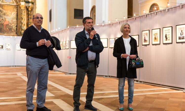 Recanati, inaugurata la mostra "360 Gradi - I diversi occhi della fotografia"