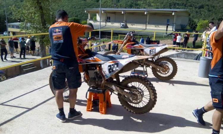 Tony Cairoli, la leggenda del motocross, ad Esanatoglia (FOTO e VIDEO) Tony Cairoli, la leggenda del motocross, ad Esanatoglia (FOTO e VIDEO)