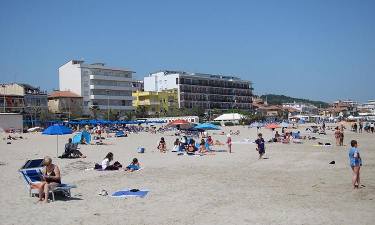 Civitanova, festa della Liberazione con assalto alle spiagge