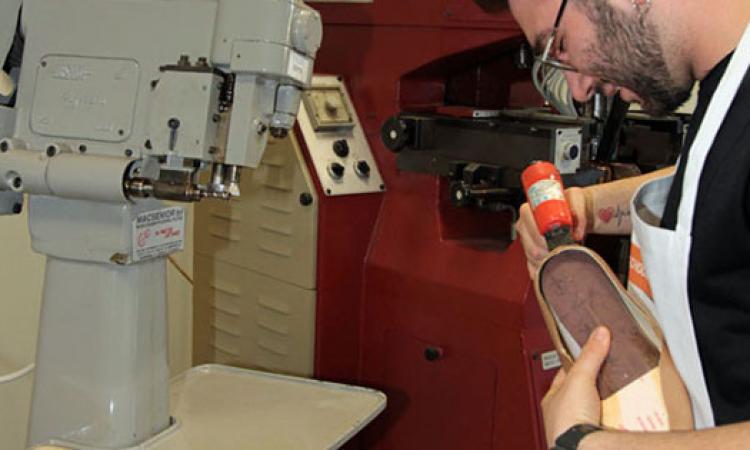 "The school of shoes": corsi gratuiti per premontaggio, modelleria e orlatura delle calzature "The school of shoes": corsi gratuiti per premontaggio, modelleria e orlatura delle calzature