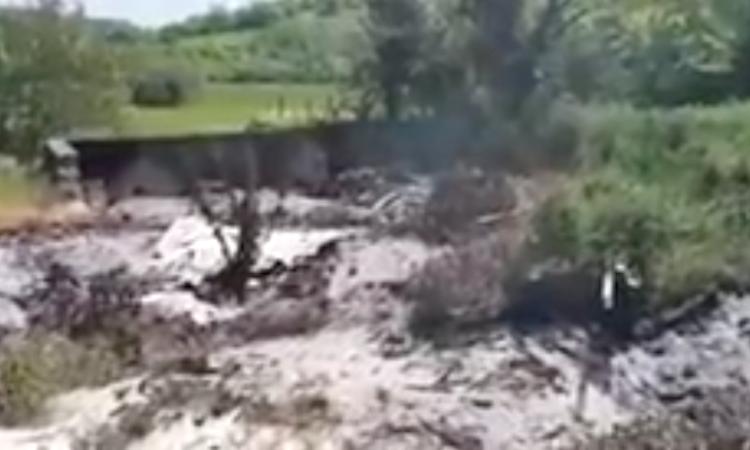 Fumo in contrada Le Grazie, M5S: "Analisi per verificare che cosa è stato bruciato" - VIDEO
