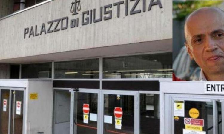 Funerali del professor Parillo, il sacerdote: "Un perseguitato a cui ora saranno spalancate le porte del Paradiso" Funerali del professor Parillo, il sacerdote: "Un perseguitato a cui ora saranno spalancate le porte del Paradiso"