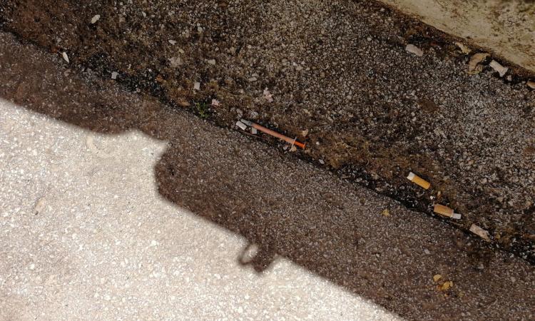 Macerata: siringhe anche a due passi dal centro (foto)