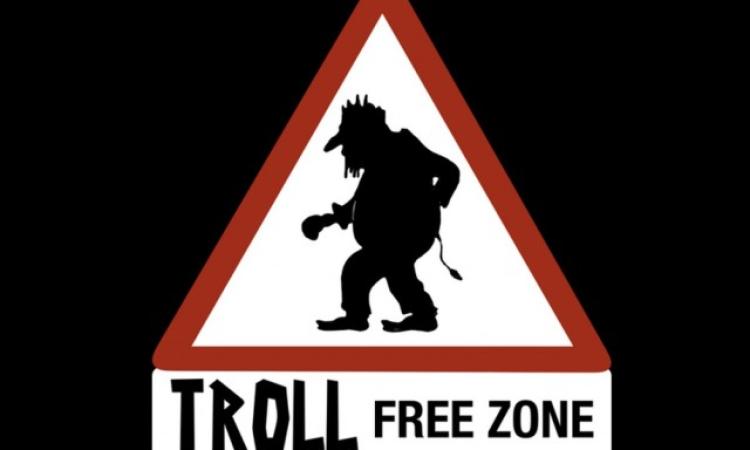 Il gruppo Facebook "Sei di Macerata se..." invaso da troll, bestemmie e oscenità