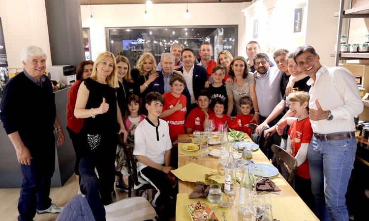 Dopo la vittoria della Lube una cena tra amici all'Emporio Quacquarini Dopo la vittoria della Lube una cena tra amici all'Emporio Quacquarini