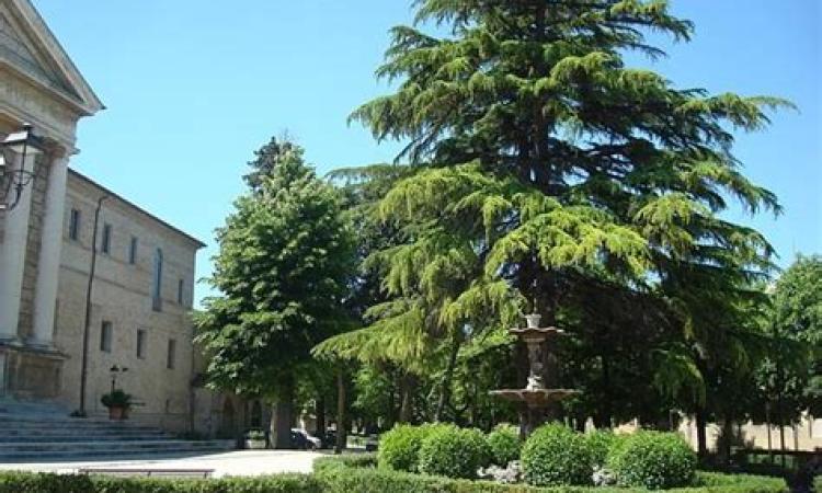 Tolentino, chiuso l’accesso pedonale al vicolo Salnitrari
