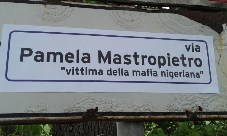Macerata, affissa in via Spalato una targa in memoria di Pamela Mastropietro