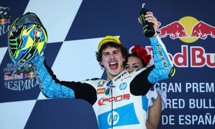 Moto2, Lorenzo Baldassari trionfa a Jerez: vittoria con dedica alla nonna Moto2, Lorenzo Baldassari trionfa a Jerez: vittoria con dedica alla nonna