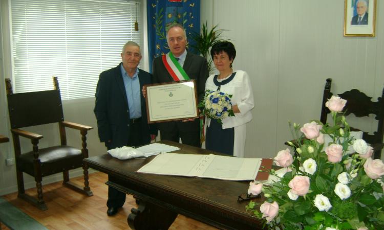 Valfornace, si celebra il primo matrimonio civile dopo il sisma Valfornace, si celebra il primo matrimonio civile dopo il sisma
