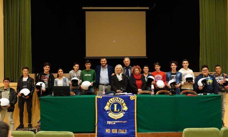 San Severino, terremoto: da Bikers Lions Club formazione e solidarietà agli alunni meritevoli San Severino, terremoto: da Bikers Lions Club formazione e solidarietà agli alunni meritevoli