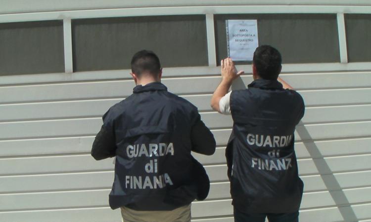 Mobilificio inagibile e con puntellamenti di fortuna. Sequestrato un capannone a Muccia, due denunciati Mobilificio inagibile e con puntellamenti di fortuna. Sequestrato un capannone a Muccia, due denunciati