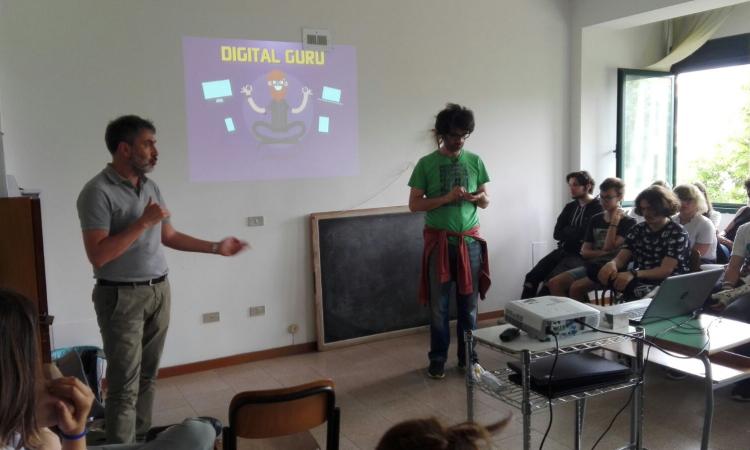 Al liceo "Stella Maris" una conferenza sull'era digitale Al liceo "Stella Maris" una conferenza sull'era digitale