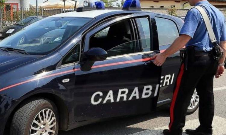 Si barrica in casa e minaccia di uccidersi: salvato dai Carabinieri