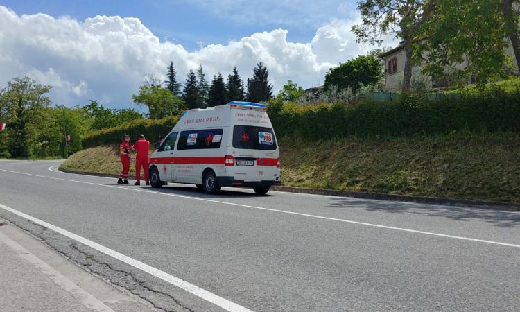Camerino, incidente per l'ambulanza che correva a soccorrere il pedone investito