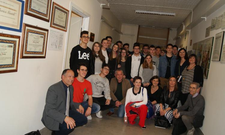 L’ITE “Gentili” di Macerata intitola una sala alla prima donna diplomata in questa scuola L’ITE “Gentili” di Macerata intitola una sala alla prima donna diplomata in questa scuola