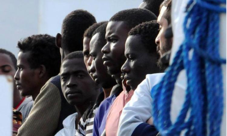 Scaricabarile sui profughi, Macerata dà lo stop ma gli altri Comuni si ribellano: "Siamo al limite!"