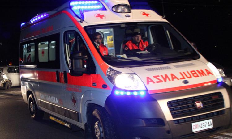 Incidente tra auto e moto, un ferito Incidente tra auto e moto, un ferito