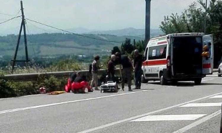 Macerata, scontro in via Roma: motociclista finisce in ospedale