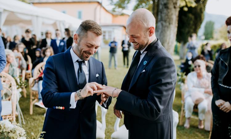 Claudio ed Andrea sposi a Castelraimondo: "Il suo sì mi ha reso l'uomo più felice del mondo" Claudio ed Andrea sposi a Castelraimondo: "Il suo sì mi ha reso l'uomo più felice del mondo"