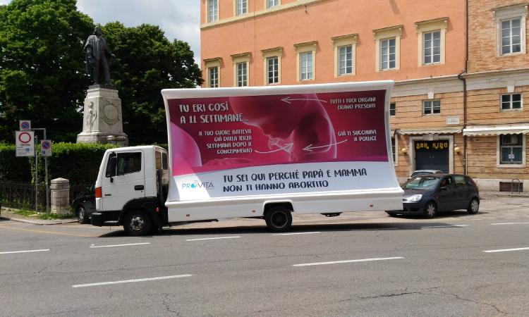Arriva anche a Macerata la campagna contro l'aborto