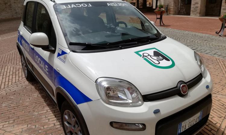 Belforte, la Cassa di Risparmio di Macerata dona un'auto alla polizia urbana