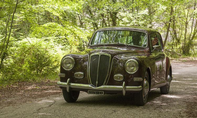 Automobilismo d'Epoca: grande successo per la 25esima edizione del Giro delle Abbazie Automobilismo d'Epoca: grande successo per la 25esima edizione del Giro delle Abbazie