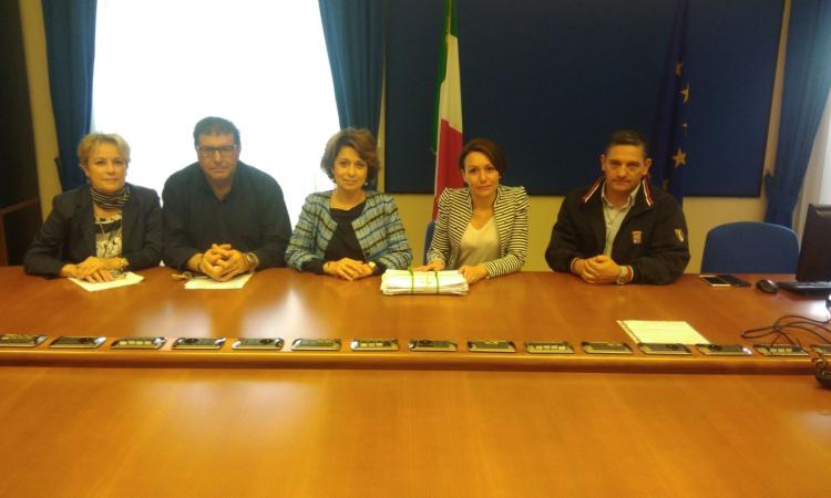 La Cisl maceratese dal Prefetto: "Consegniamo 3.483 firme e continuiamo il nostro impegno per il territorio"