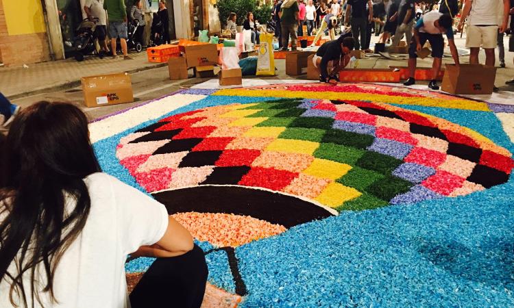 Castelraimondo, dall'1 al 3 giugno torna l'Infiorata del Corpus Domini Castelraimondo, dall'1 al 3 giugno torna l'Infiorata del Corpus Domini
