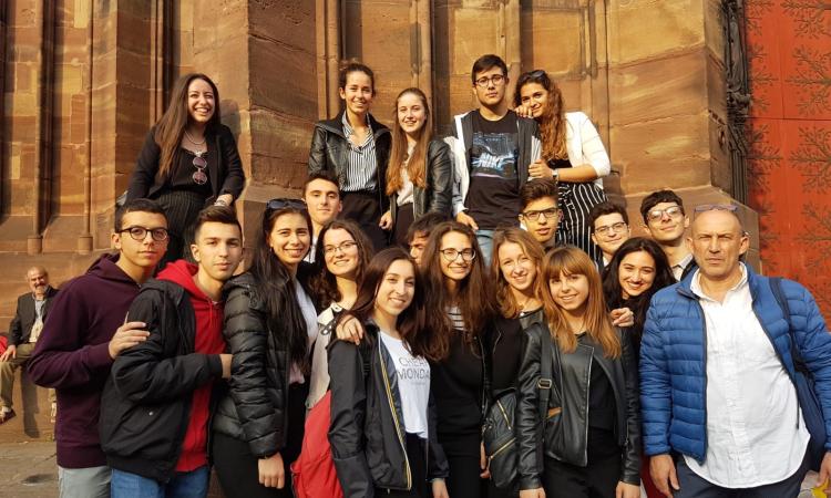 La redazione della IV A Scientifico "F.Filelfo" di Tolentino vince il progetto de "Il Quotidiano in classe" La redazione della IV A Scientifico "F.Filelfo" di Tolentino vince il progetto de "Il Quotidiano in classe"