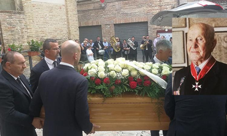 L'ultimo saluto a Antoni Mosiewicz nella "sua" Loro Piceno L'ultimo saluto a Antoni Mosiewicz nella "sua" Loro Piceno
