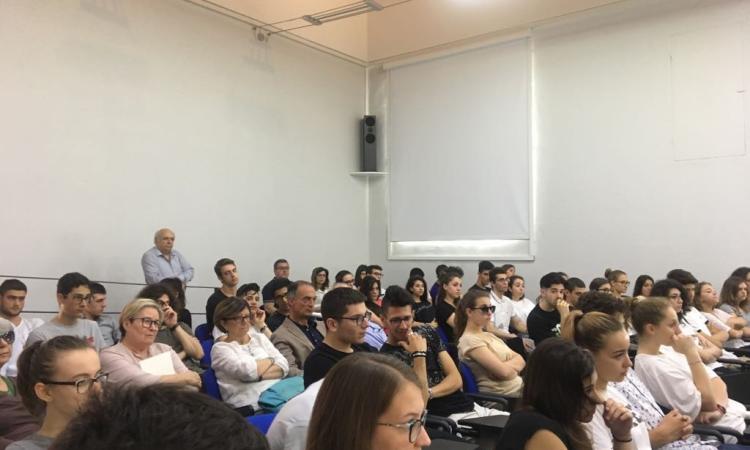 Macerata, al Liceo Scientifico "Galilei" torna l'Annuario Macerata, al Liceo Scientifico "Galilei" torna l'Annuario
