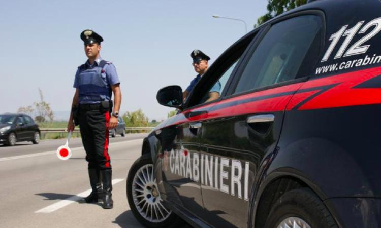 San Severino, in fuga sullo scooter rubato: arrestato un 22enne, 19enne denunciata