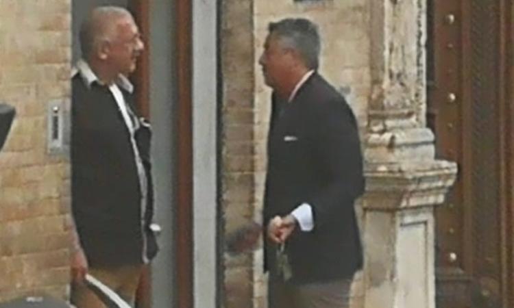 Insulti e sputi mentre passeggiava con la moglie. Guido Picchio querela l'avvocato Bianchini
