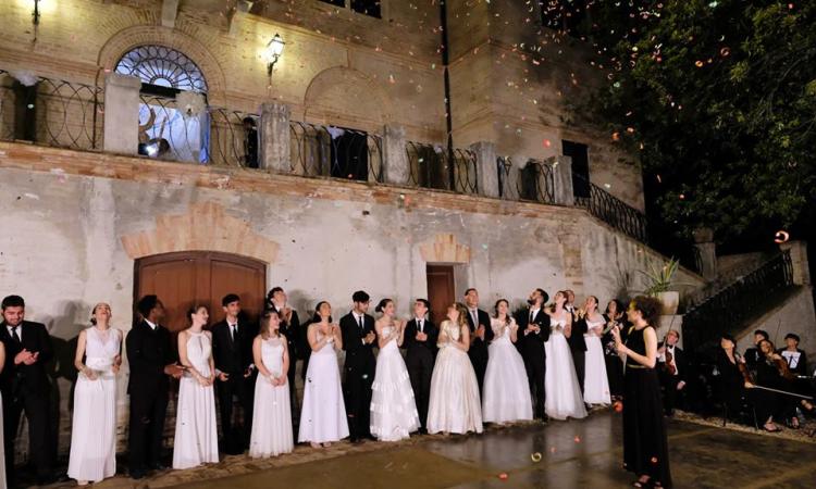 Macerata, il liceo Leopardi chiude l'anno con il ballo delle debuttanti