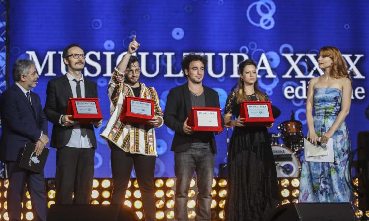 Musicultura, scelti i primi quattro finalisti. Cammariere incanta l'Arena Musicultura, scelti i primi quattro finalisti. Cammariere incanta l'Arena