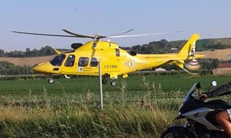 Trodica, intervento dell'eliambulanza per un malore: grave la persona soccorsa Trodica, intervento dell'eliambulanza per un malore: grave la persona soccorsa
