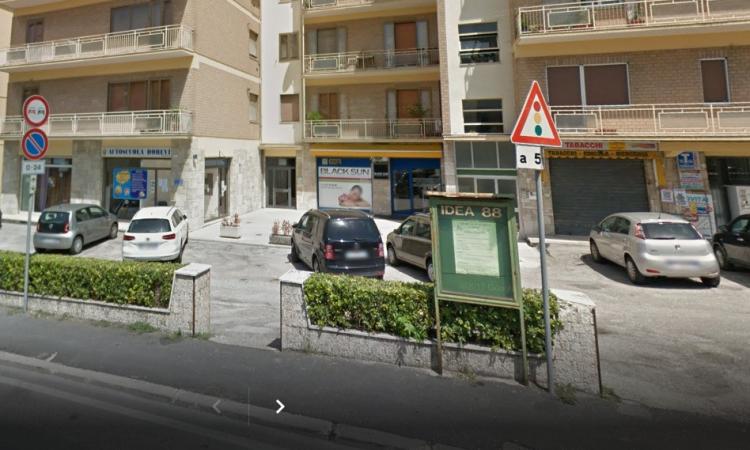 Follia a Macerata, lite per un parcheggio: donna finisce in ospedale Follia a Macerata, lite per un parcheggio: donna finisce in ospedale