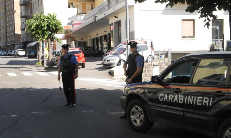 Continuano i controlli dei carabinieri, Villa Potenza battuta al setaccio Continuano i controlli dei carabinieri, Villa Potenza battuta al setaccio