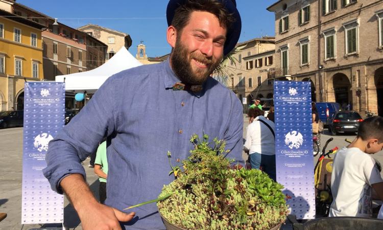 Souvenir in fiore a Porto Recanati: presentato l'evento che animerà il centro cittadino venerdì e sabato prossimi