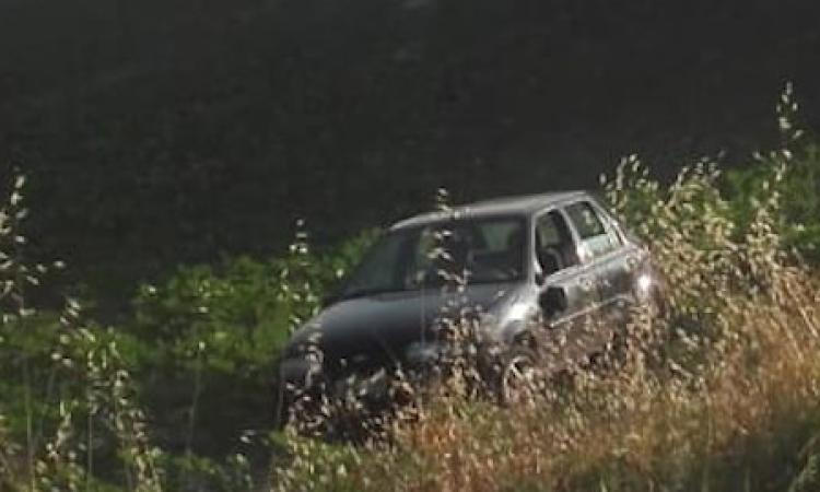 San Giusto, auto si ribalta e finisce nel fossato