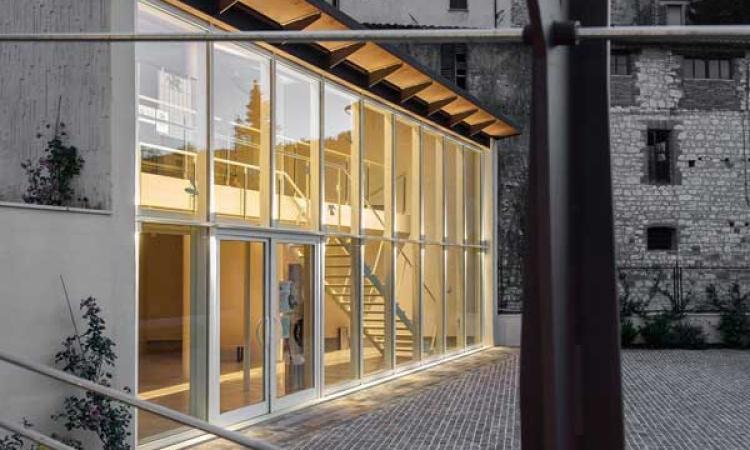 Serrapetrona, a Palazzo Claudi inaugura la mostra internazionale di libri d’artista Serrapetrona, a Palazzo Claudi inaugura la mostra internazionale di libri d’artista