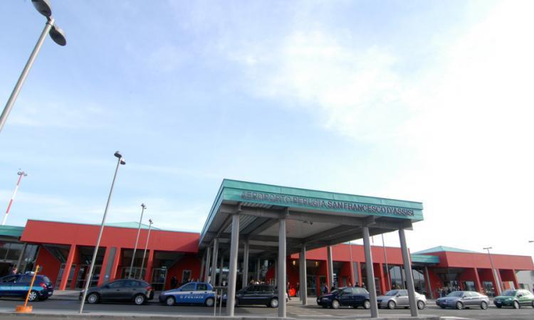 Aeroporto dell'Umbria, cancellazione dei voli Aliblue Malta: "Metteremo a disposizione dei passeggeri assistenza legale" Aeroporto dell'Umbria, cancellazione dei voli Aliblue Malta: "Metteremo a disposizione dei passeggeri assistenza legale"