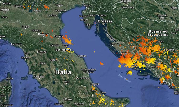 Fulmini in arrivo: allerta meteo della Protezione Civile per il pomeriggio di oggi Fulmini in arrivo: allerta meteo della Protezione Civile per il pomeriggio di oggi