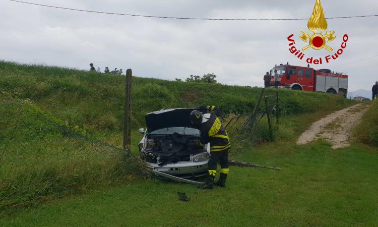 Apiro, scontro tra due auto: in quattro in ospedale