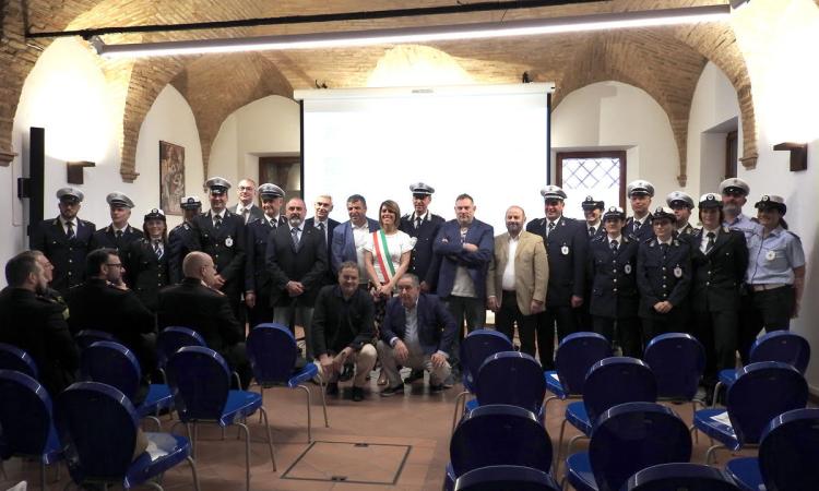 Tolentino, nuovi attestati e gradi al corso di formazione per la polizia locale Tolentino, nuovi attestati e gradi al corso di formazione per la polizia locale