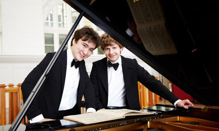 Pavel Kolesnikov e Samson Tsoy in concerto a Ripe San Ginesio Pavel Kolesnikov e Samson Tsoy in concerto a Ripe San Ginesio