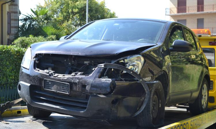 Incidente a Monte San Giusto, quattro feriti e due auto distrutte (Foto)